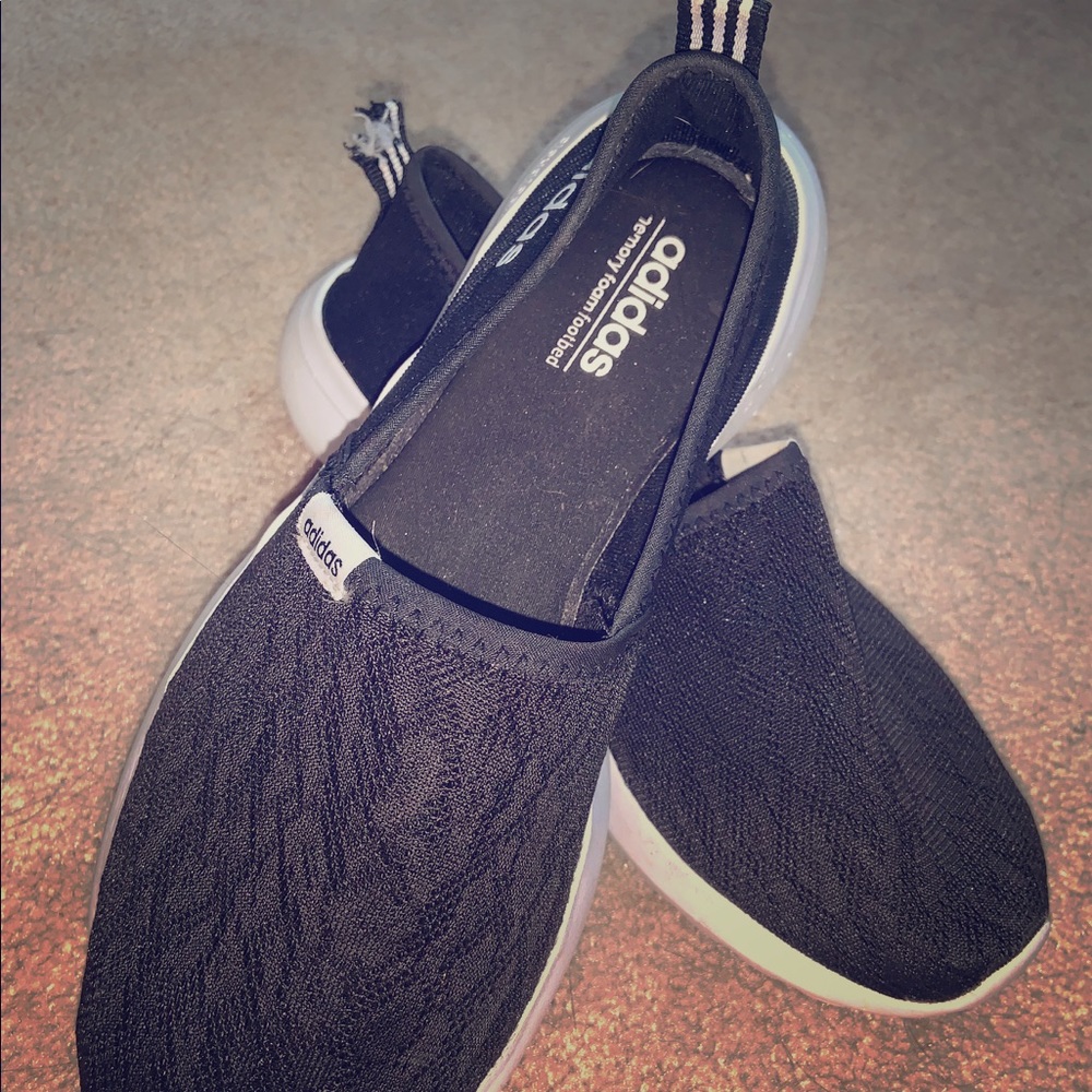 Adidas slip on, size 7,MEMORY FOAM!Good condition!